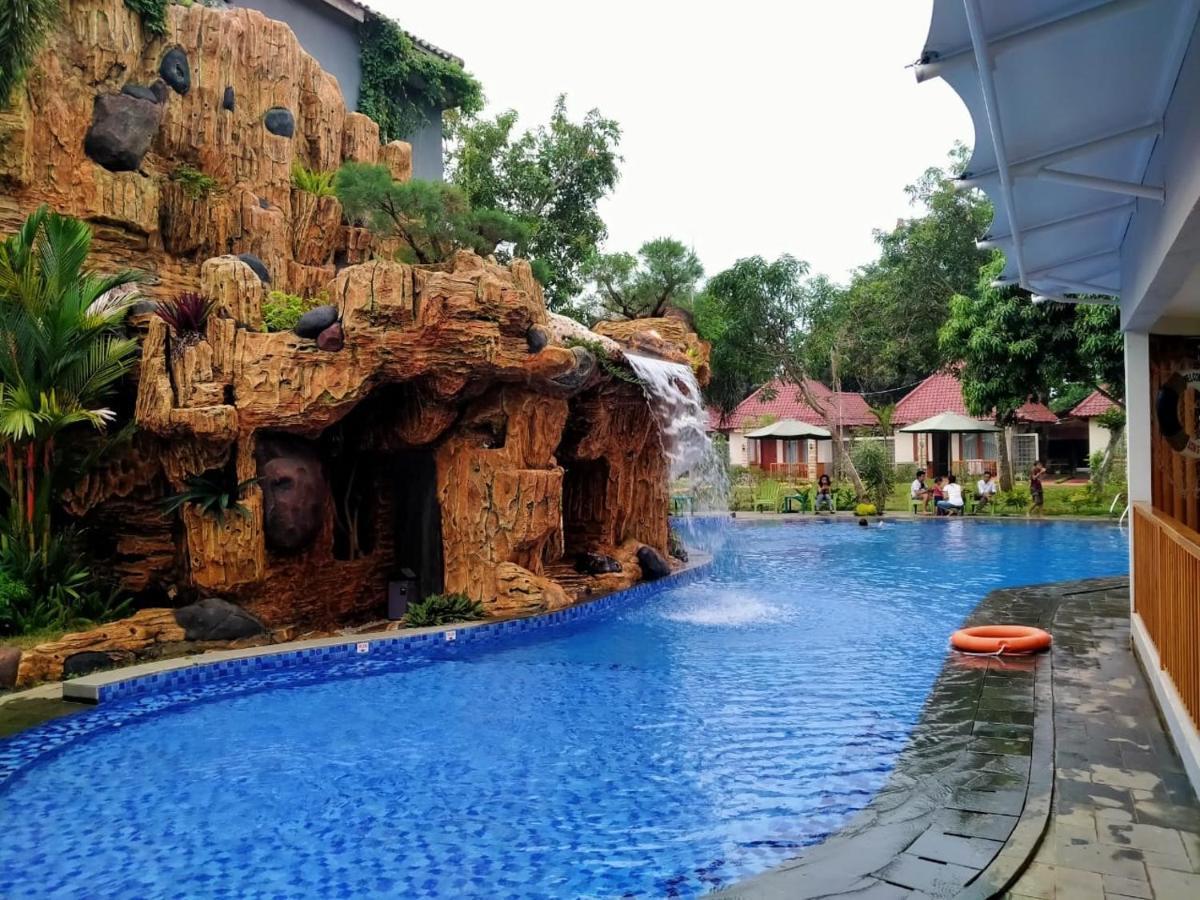 Long Beach Hotel Pangandaran Exterior photo